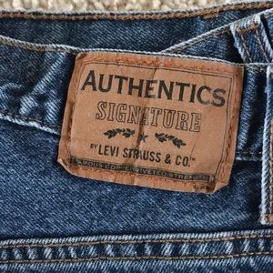 Authentics Signature LEVI STRAUSS& CO.